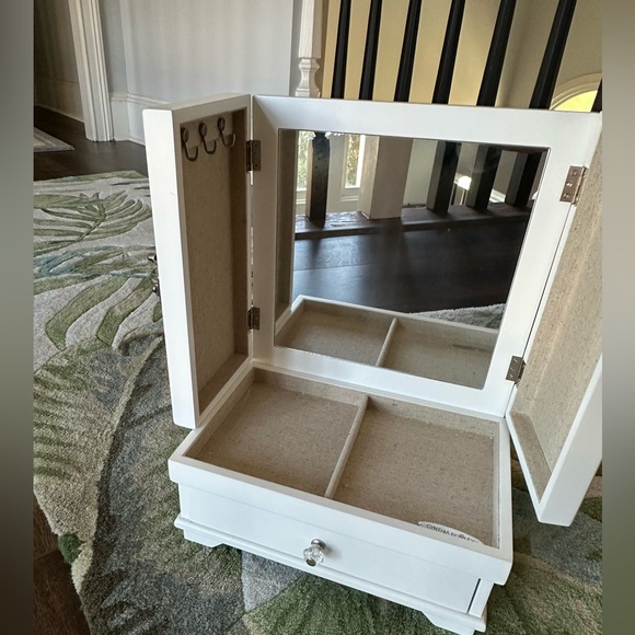 NWT Cynthia Rawley White Wood Drawer Jewelry Organizer with Mirror - Picture 3 of 11